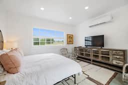 Charming Cottage, 5 Minutes to Round Top!