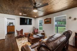 Fayetteville & Round Top, serene country cottage!!