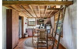Historical country cabin in Round Top!