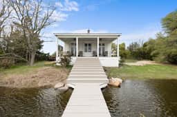 Lakefront Charm: Your Perfect Getaway in Round Top