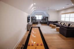 Luxury Home Sleeps 20 Pool & Outdoor Entertainment