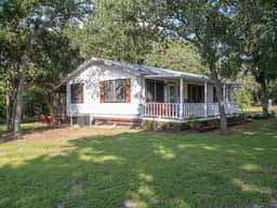 Mins to Round Top, Retreat beneath the live oaks