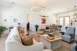 NEW urban cottage, The Vine & Round Top!