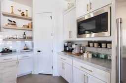 NEW urban cottage, The Vine & Round Top!