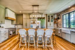 The Longhorn: Luxurious Texas Getaway in Round Top