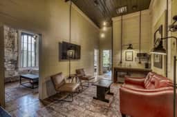 The downtown Brenham Schoolhouse Hotel, Suite 4 - Image 2
