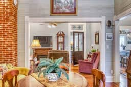 Downtown LaGrange Historic Home w/Jacuzzi - Image 5