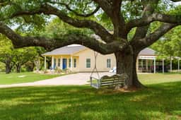 Private Retreat on 50 Acres of Countryside Bliss! - Image 3