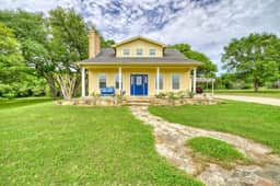 Private Retreat on 50 Acres of Countryside Bliss! - Image 4