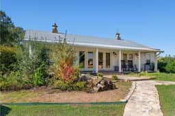 Designory Round Top home, scenic views & pond! - Image 3