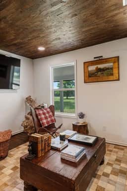 Hamton Farm Cottage: Serene Fayetteville Retreat - Image 4