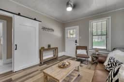 Cute & KOZE, walking distance to downtown Brenham! - Image 5