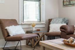 Cute & KOZE, walking distance to downtown Brenham! - Image 2