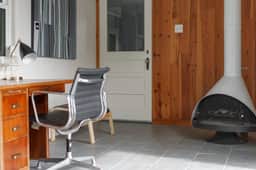 Trendy & Posh! Your smalltown retreat awaits! - Image 5