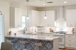 Trendy & Posh! Your smalltown retreat awaits! - Image 3