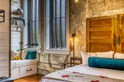 The downtown Brenham Schoolhouse Hotel, Suite 2 - Image 5