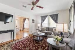Quiet & clean, minutes from downtown Brenham! - Image 4