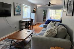 Travis Heights Oasis! - Image 3