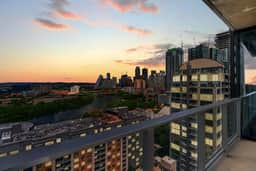 2BD Luxury Condo | Water Views | Pool | Rainey St - Image 2