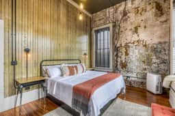 The downtown Brenham Schoolhouse Hotel, Suite 3 - Image 5