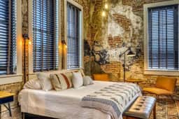 The downtown Brenham Schoolhouse Hotel, Room B - Image 2
