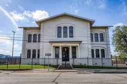 The downtown Brenham Schoolhouse Hotel, Room B - Image 5