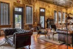 Downtown elegance, The Brenham Schoolhouse hotel - Image 5