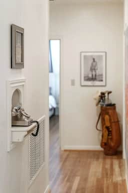 Trendy & Posh! Your smalltown retreat awaits! - Image 4