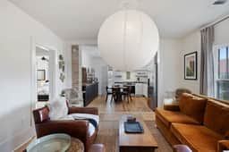 The Farmhouse: Antique Chic Haven near Round Top - Image 2