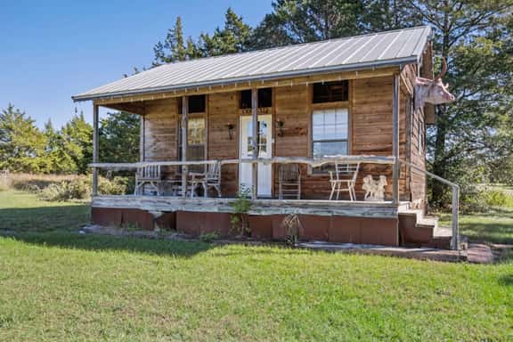 Historical country cabin in Round Top! - Image 1