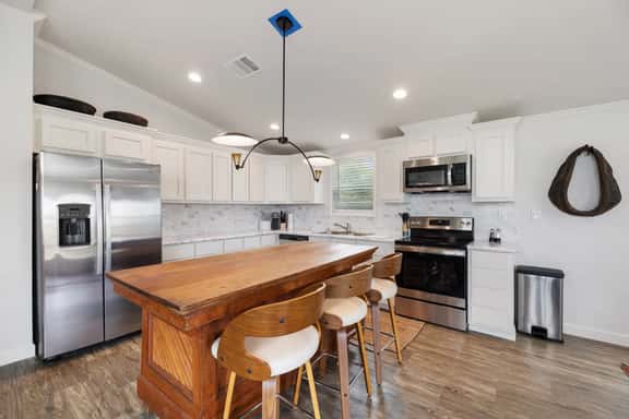 The Trendsetter: Cozy Farmhouse near Round Top - Image 1