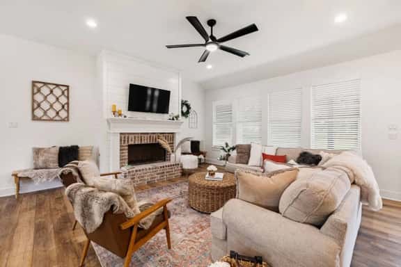 Cozy, sassy & fun! NEW modern farmhouse!! - Image 1