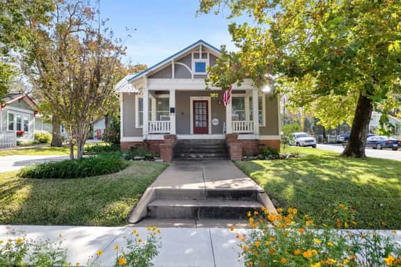 Quiet & clean, minutes from downtown Brenham! - Image 1