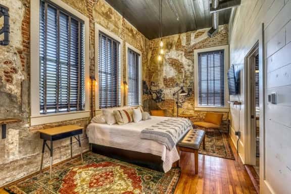 The downtown Brenham Schoolhouse Hotel, Room B - Image 1