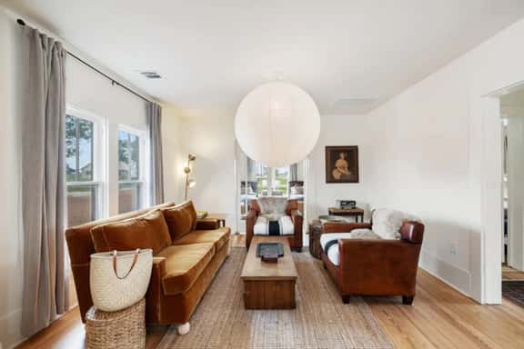 The Farmhouse: Antique Chic Haven near Round Top - Image 1