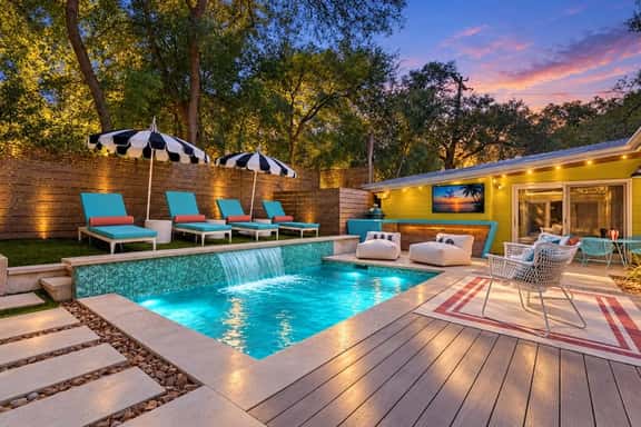MidMod Bungalow 5BR Heated Pool - Image 1