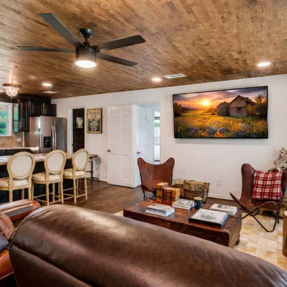 Hamton Farm Cottage: Serene Fayetteville Retreat - Image 1