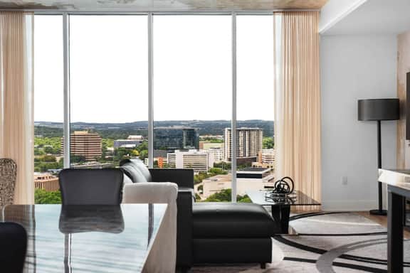 2BD Luxury Condo | Water Views | Pool | Rainey St