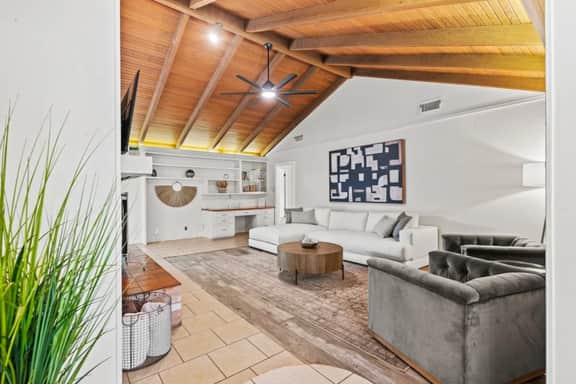 Baron's Creek Headquarters | Sleeps 12 | Hot Tub