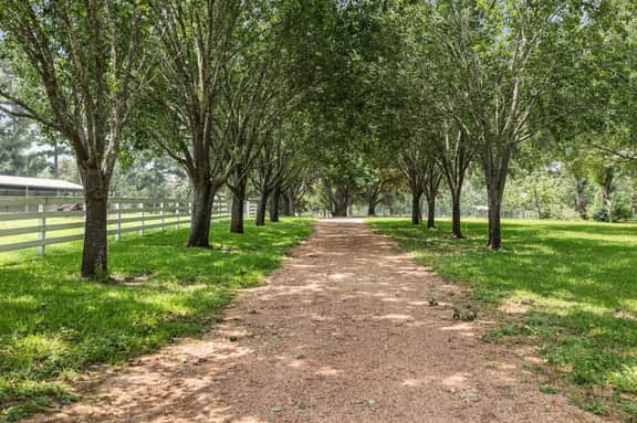 Charming Country Farmhouse Getaway!