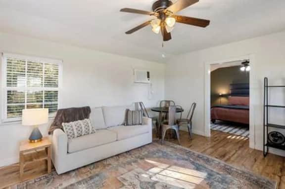 Cottage at Fable Farm, mins from Round Top/Brenham