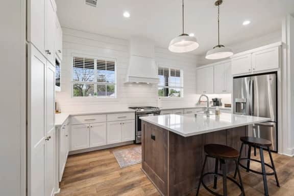 Cozy, sassy & fun! NEW modern farmhouse!!