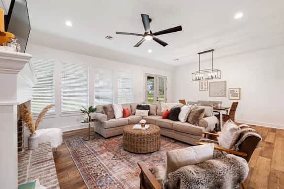 Cozy, sassy & fun! NEW modern farmhouse!!