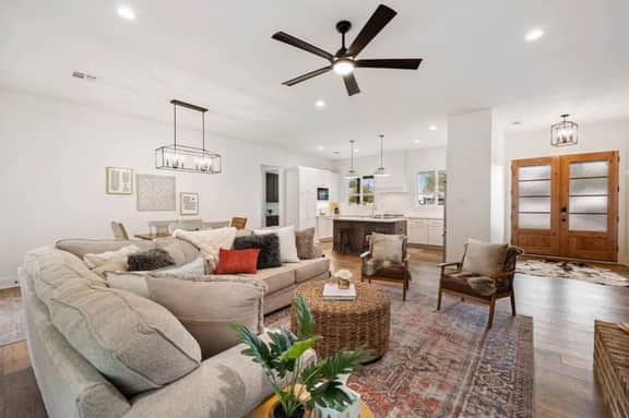 Cozy, sassy & fun! NEW modern farmhouse!!