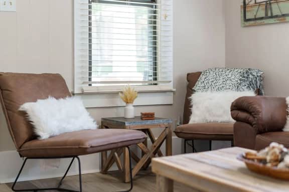Cute & KOZE cottage, walking distance to downtown Brenham!
