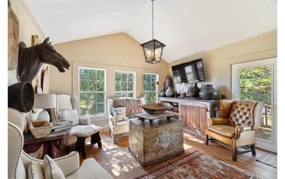 Designory Round Top home, scenic views & pond!