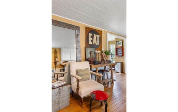Fun, eclectic Round Top home w/POOL! 5 min to town