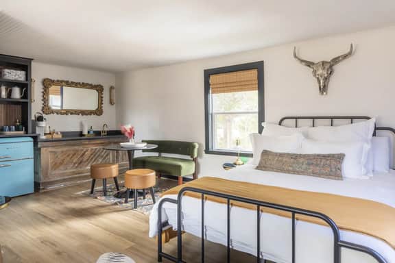 Hotel Bebe - Luxe Bungalows Steps from Marburger