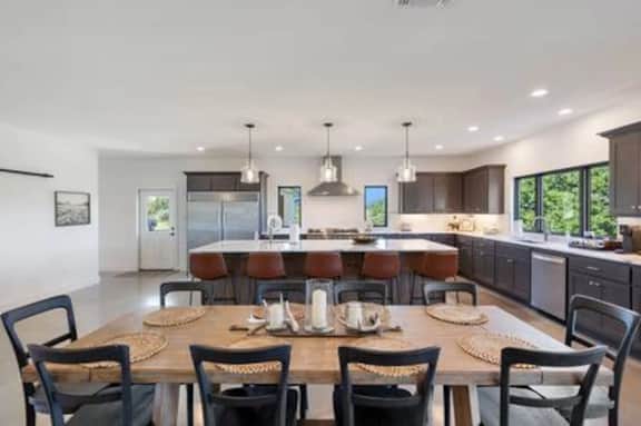 La Grange Modern Farmhouse, breathtaking views!