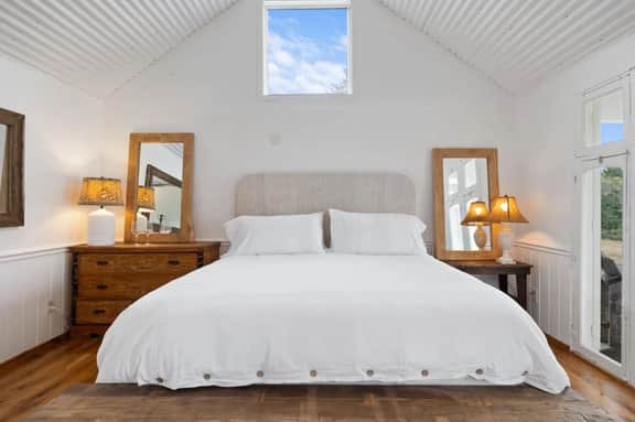 Lakefront Charm: Your Perfect Getaway in Round Top